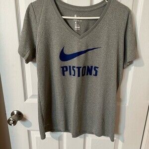 Nike Women’s Detroit Pistons V Neck Shirt - Large Dry-fit Basketball